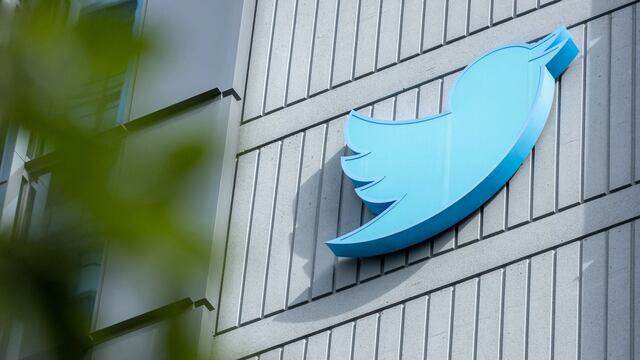 Twitter vende por US$ 100,000 su estatua del pajarito en una subasta