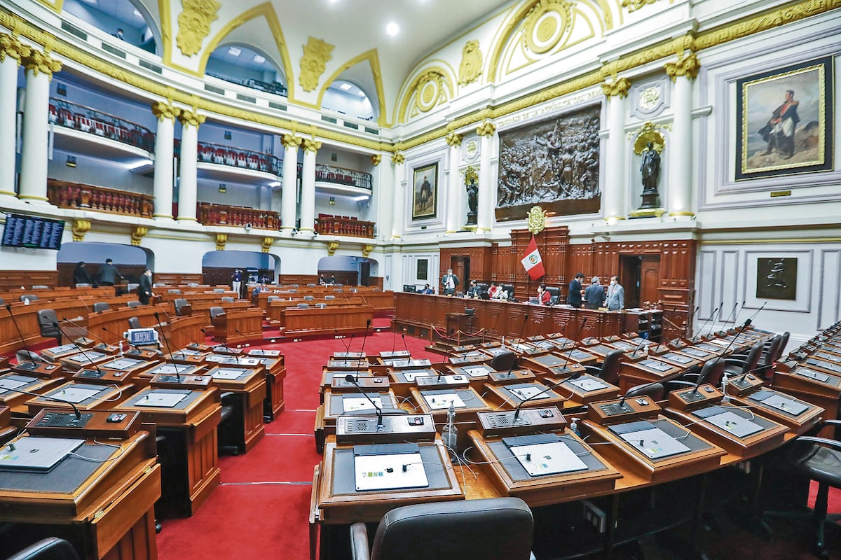 Medida se da pese a que el presidente del Congreso, Eduardo Salhuana dijo que el Parlamento acataría fallo del TC sobre demanda competencial contra el Poder Judicial. Foto: Congreso de la República