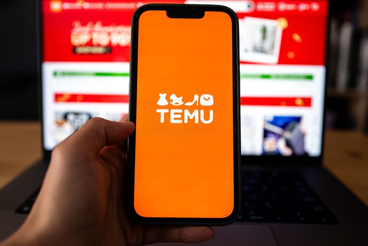 El logotipo de Temu, operado por PDD Holdings Inc., visto en Hong Kong, China, el martes 27 de agosto de 2024. En la última advertencia a los mercados globales sobre la salud de la economía china, el propietario de Temu, PDD Holdings Inc., sorprendió el lunes a los inversores con una perspectiva inusualmente sombría. Fotógrafo: Lam Yik/Bloomberg
