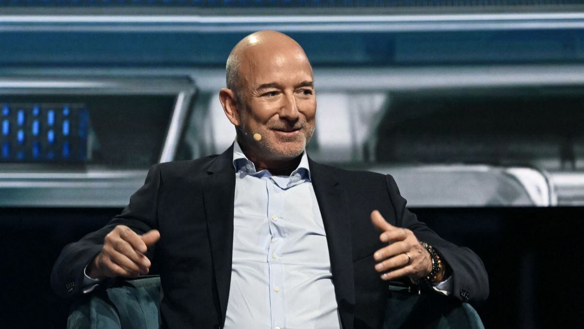 Fundador de Amazon vendió 15 millones de acciones tras alcanzar récord de la empresa