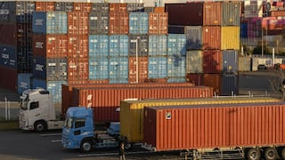 China escala disputa con Japón e investiga insumo clave de chips