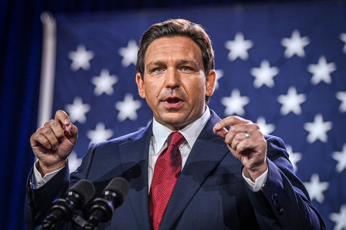 Florida tiene nuevas reglas para registrar un auto: ya entró en vigor la ley aprobada por Ron DeSantis