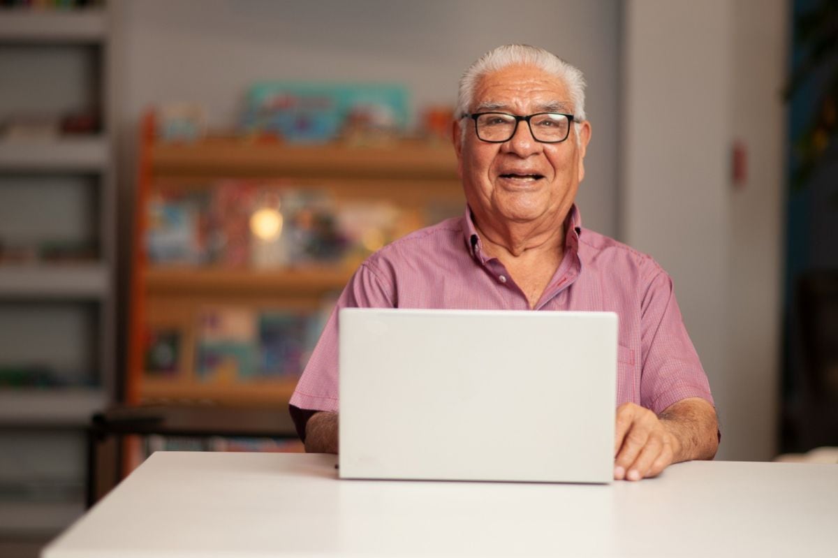 Un pensionista haciendo uso de la casilla electrónica (Foto: ONP)