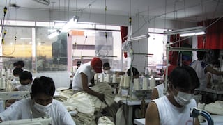 El retorno a la presencialidad en Perú revive la confección y venta de prendas para oficina