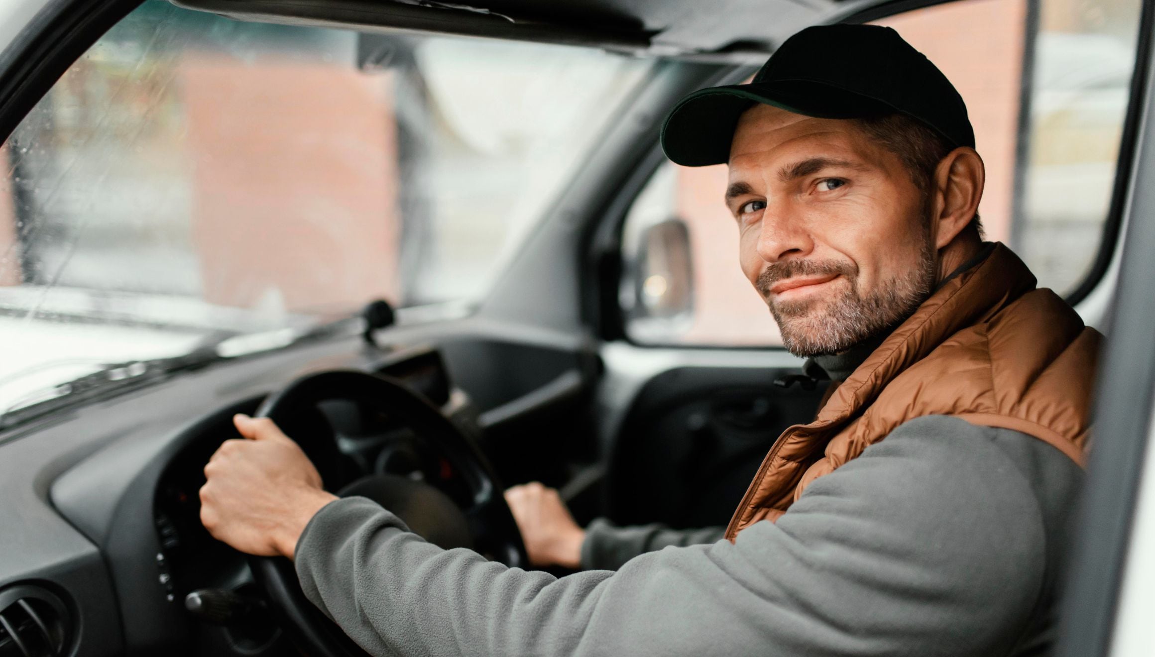 En California, debes llevar tu licencia de conducir contigo en todo momento mientras conduces (Foto: Freepik)