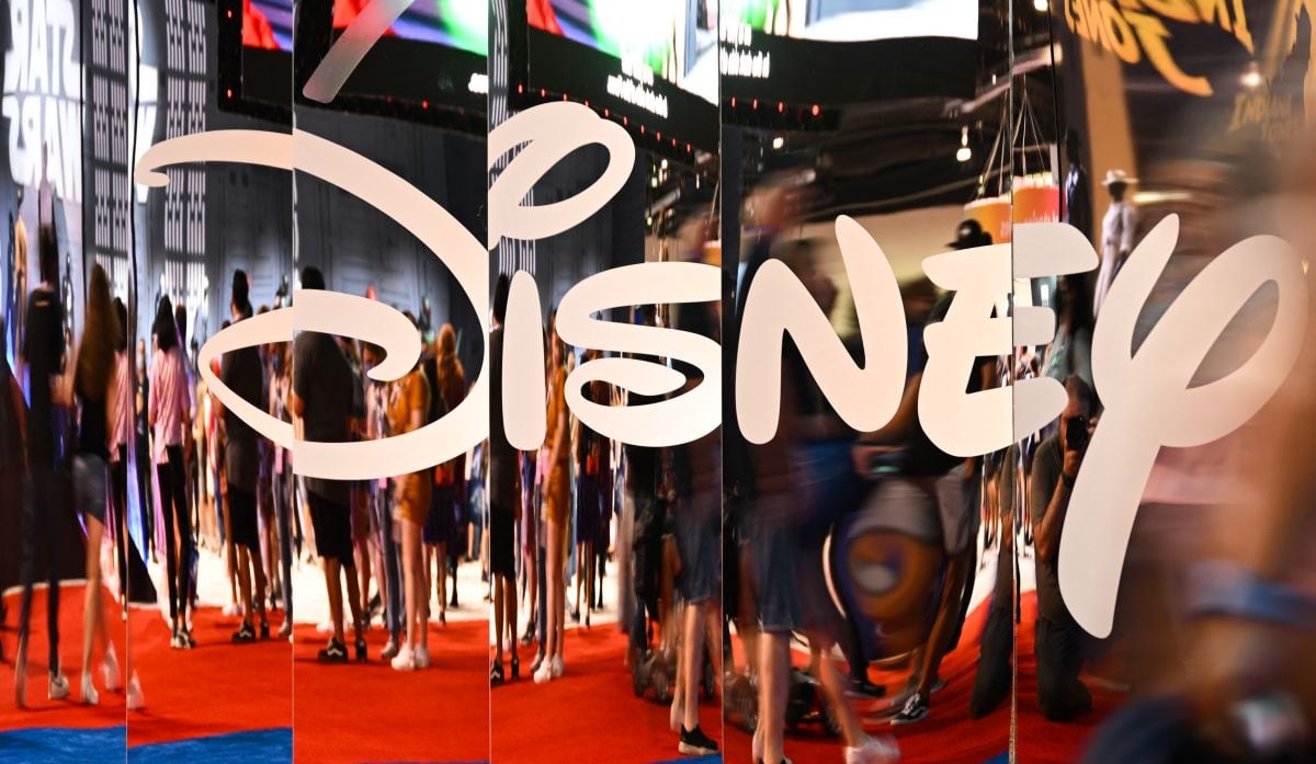 Más allá de las compras, los miles de visitantes que recorren los pasillos de la D23 se adentran en la zona de Walt Disney Imagineering para conocer las novedades en vivo de los parques temáticos. (Foto referencial de Patrick T. FALLON / AFP)