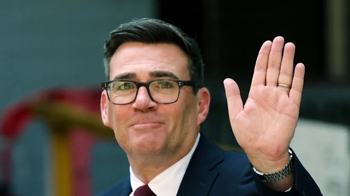 Primer ministro británico donará 15% de su sueldo para personas sin hogar, ¿cuánto gana?