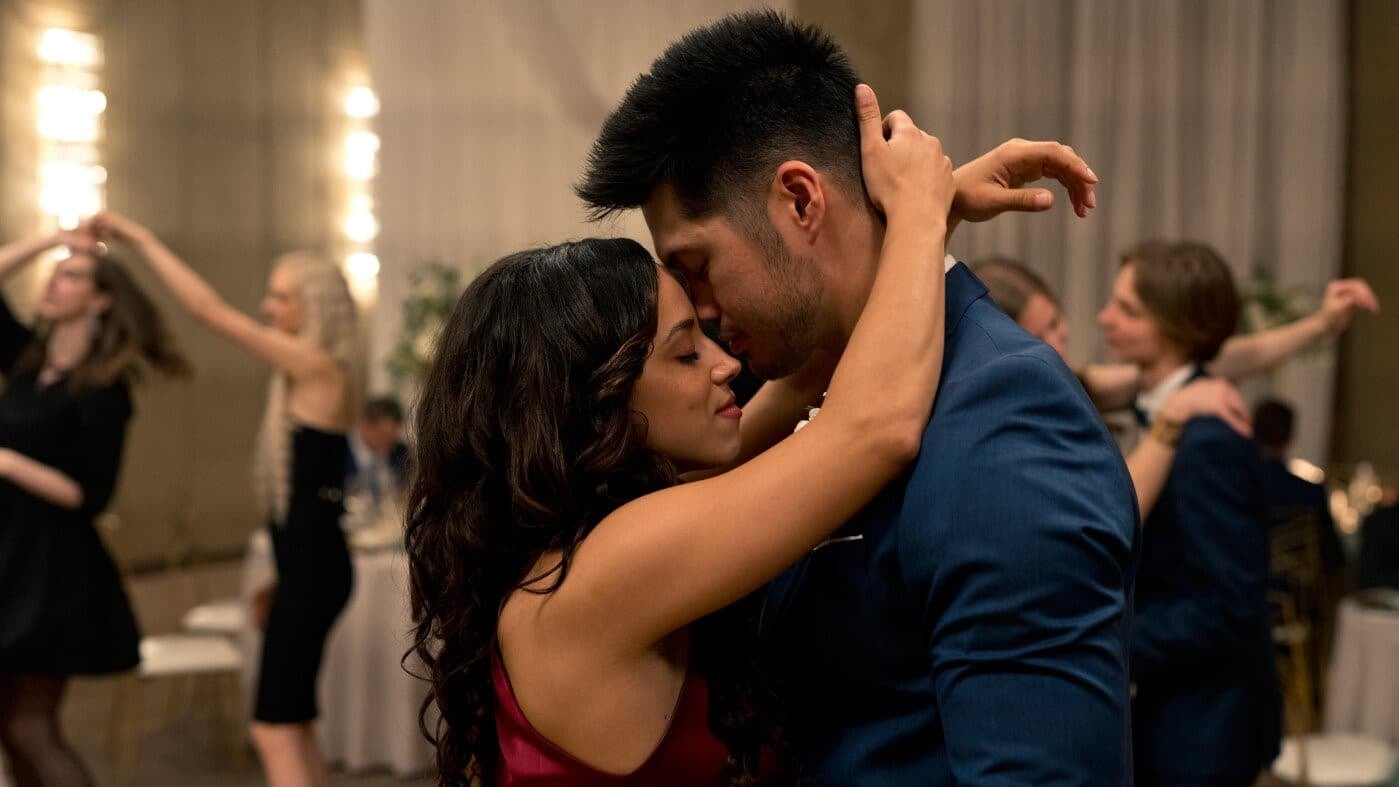 Kiana Madeira y Ross Butler son los protagonistas de la película