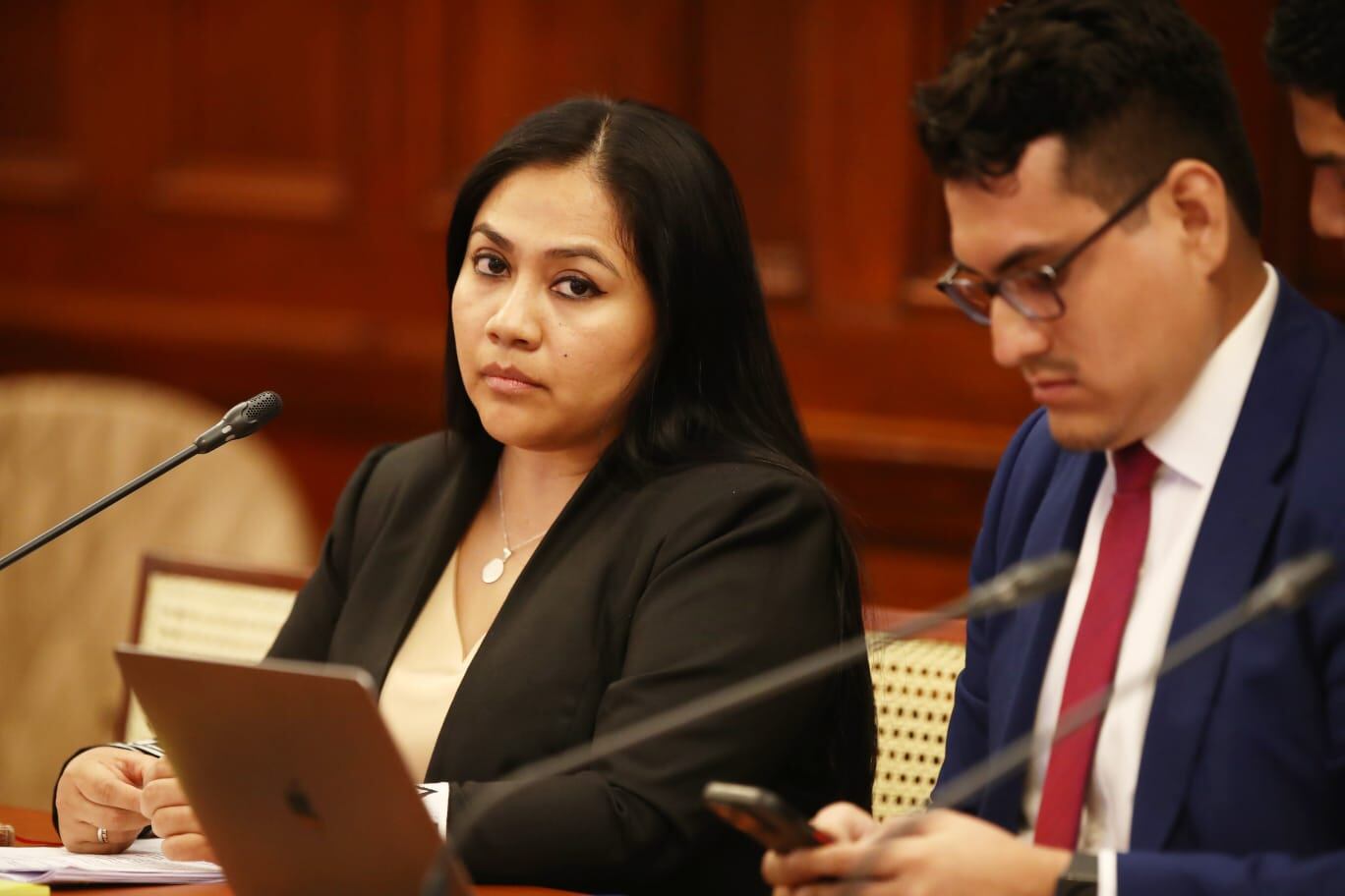 La congresista Heidy Juárez se encuentra bajo investigación por presuntamente recortar el sueldo a los trabajadores de su despacho. (Foto: jorge.cerdan/@photo.gec)
