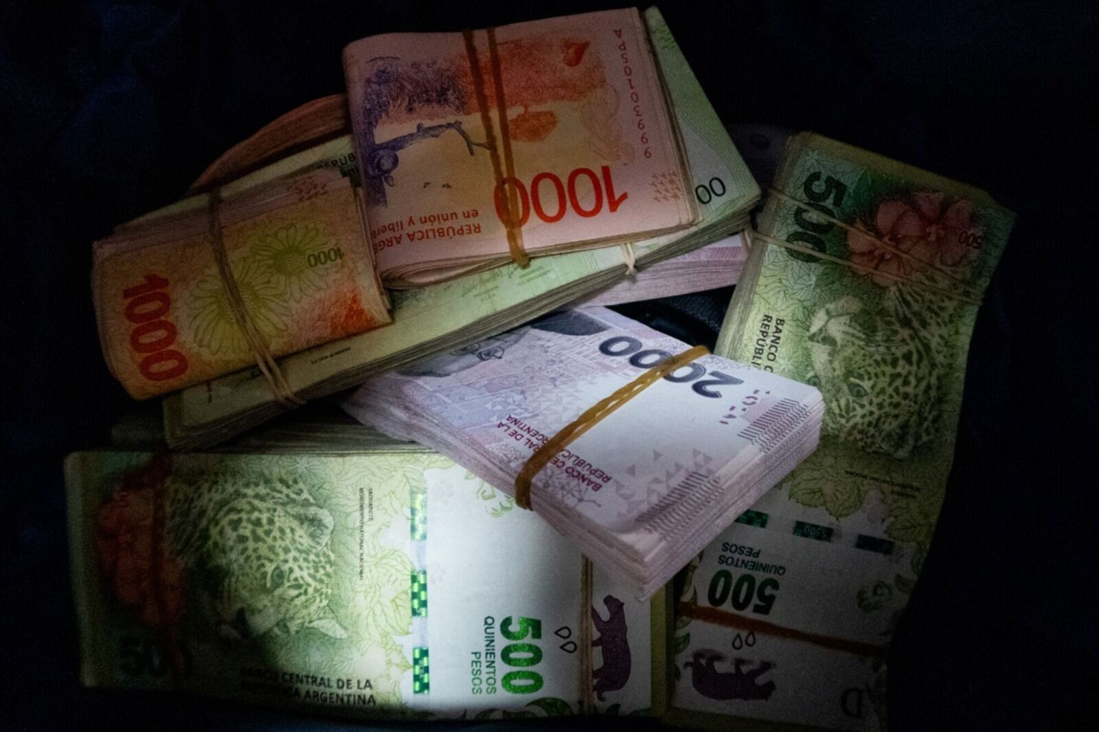 La estrategia de Javier Milei incluye la emisión de deuda a corto plazo y bonos ligados a la inflación. Foto: Bloomberg