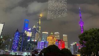 Usan un código QR gigante en el cielo de Shanghái para promocionar un videojuego