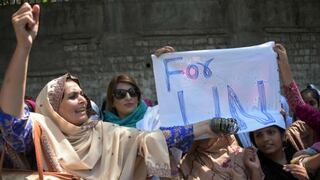 Mujeres en Cachemira ofrecen brazaletes a Ban Ki-moon, un insulto según la tradición