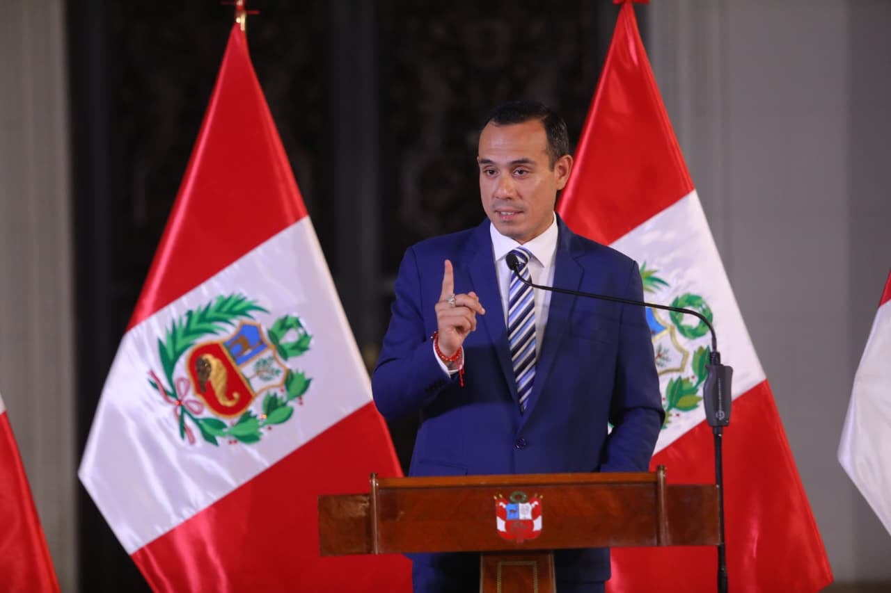 El presidente José Jerí solo respondió cinco preguntas en la conferencia de prensa que convocó, tras presentarse ante la Comisión de Fiscalización del Congreso para declarar sobre sus reuniones no registradas con un empresario chino. (Foto: Antonio Melgarejo / @photo.gec)