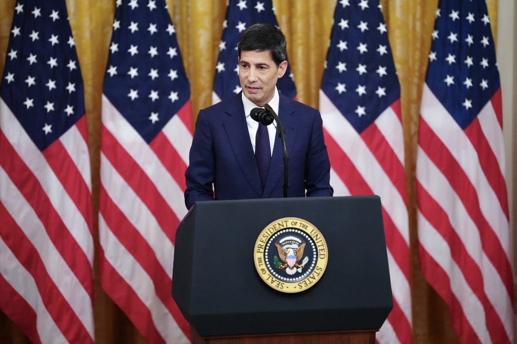 El nuevo presidente de la Reserva Federal, Kevin Warsh, pronuncia un discurso durante la ceremonia de juramento en el Salón Este de la Casa Blanca en Washington, D.C., el 22 de mayo de 2026. El Senado estadounidense confirmó a Kevin Warsh como nuevo presidente de la Reserva Federal el 13 de mayo para dirigir un banco central cuya independencia está siendo cuestionada y con una inflación que alcanza su nivel más alto en tres años. (Foto de Aaron Schwartz / AFP)