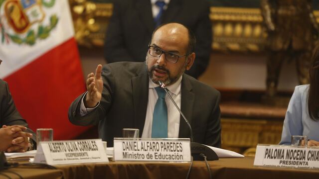 Comisión de Educación cita al ministro Alfaro por contenido de textos escolares
