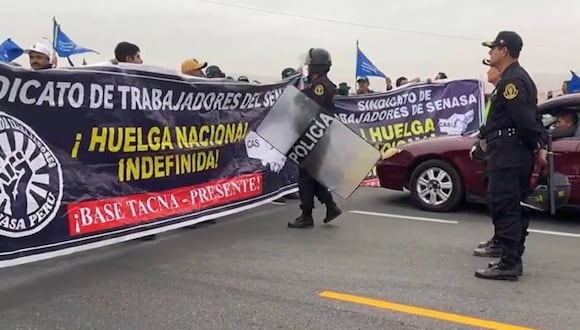 Trabajadores de Senasa se encuentran en su octavo día de huelga e iniciaron manifestación el límite fronterizo con Chile.