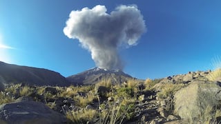 Volcán Ubinas reporta fuerte explosión: ¿qué altura alcanzó la expulsión de cenizas?