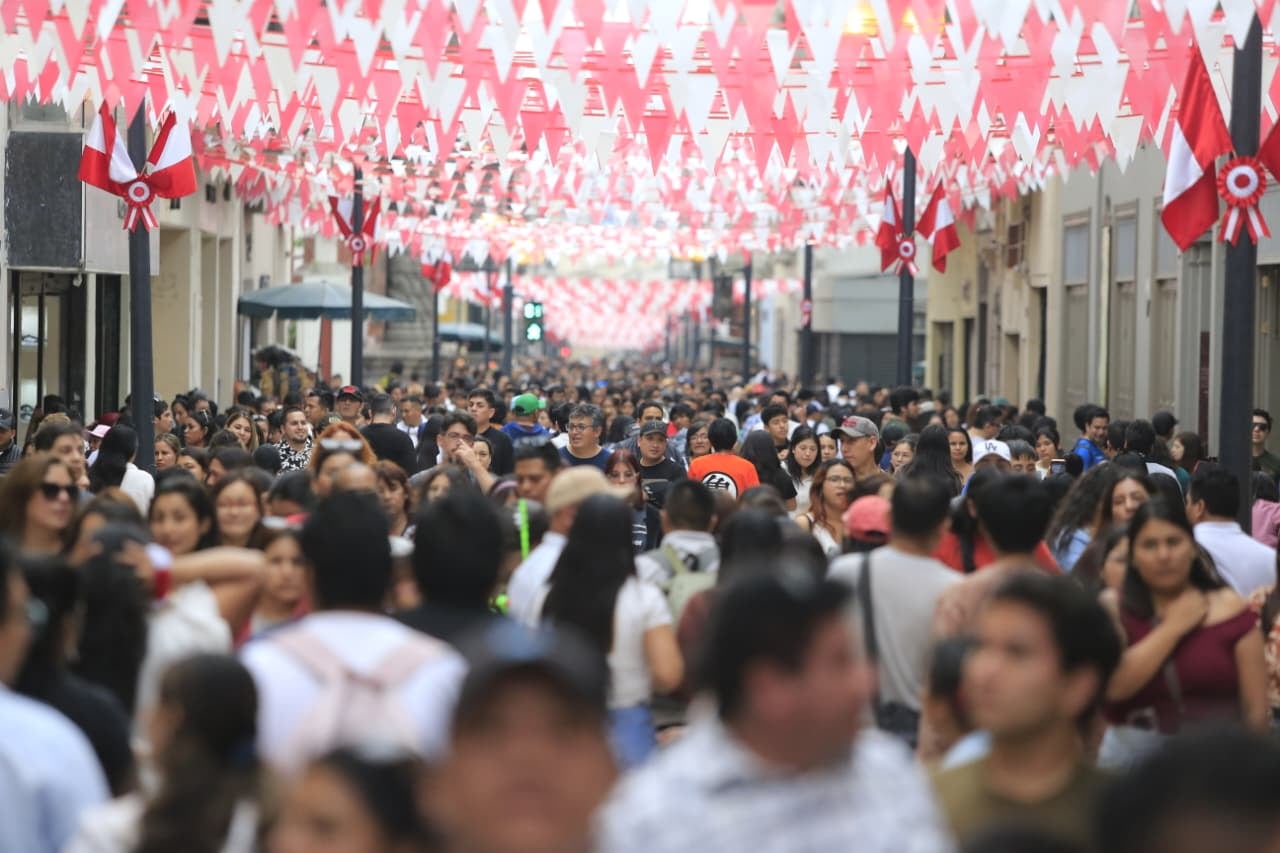 Empleo en Lima Metropolitana "roza" los 6 millones por primera vez, pero 2 riesgos amenazan