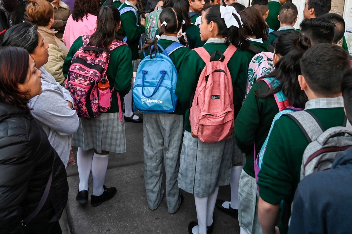 Escolares en su primer día de clases en México (Foto: AFP)