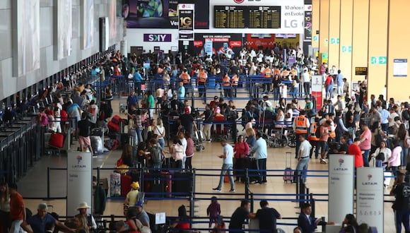 Se cancelaron y suspendieron viajes tras corto circuito en aeropuerto Jorge Chávez.