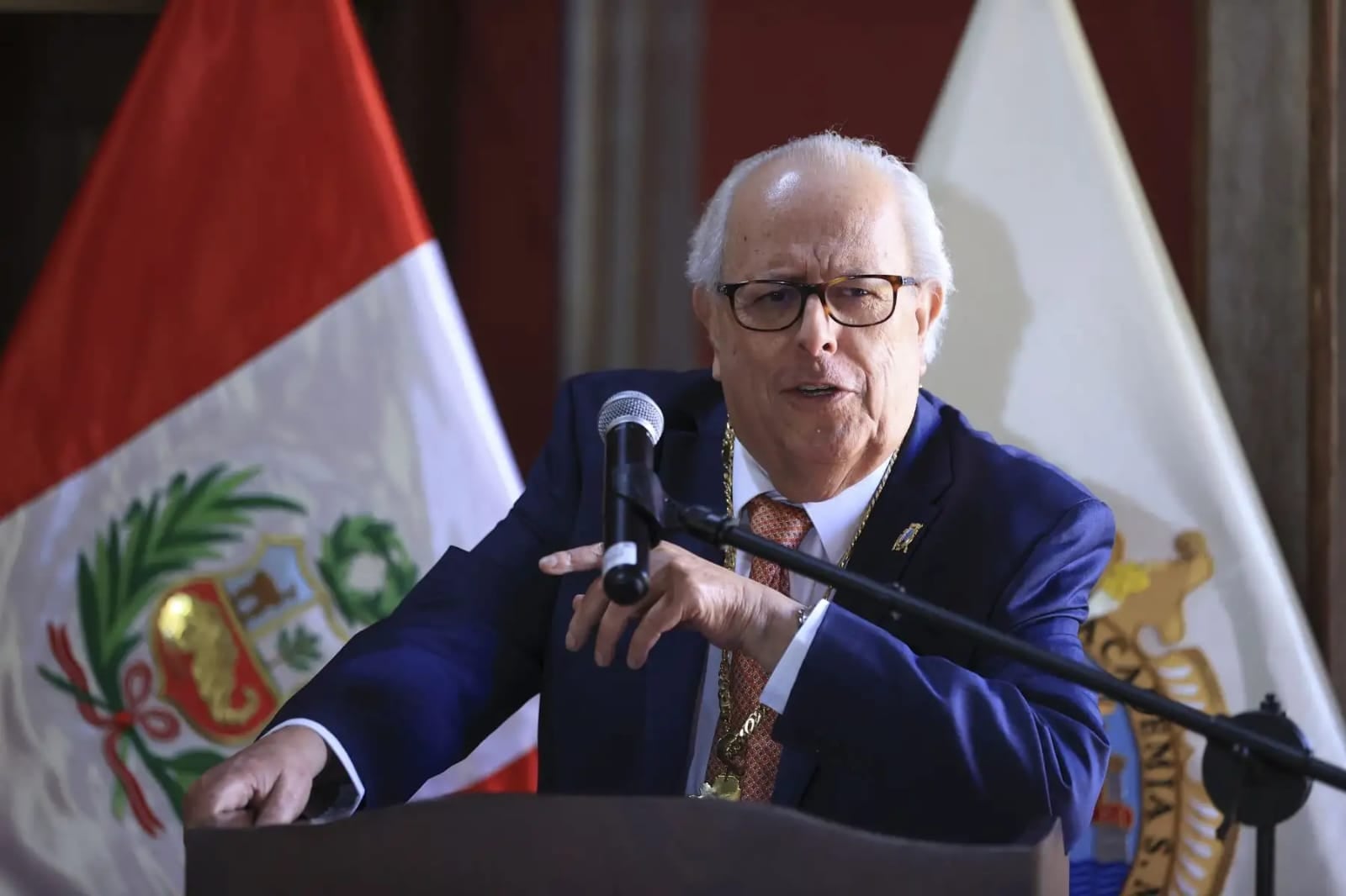 Velarde calificó de "insensatos" los proyectos de retiro de la ONP.