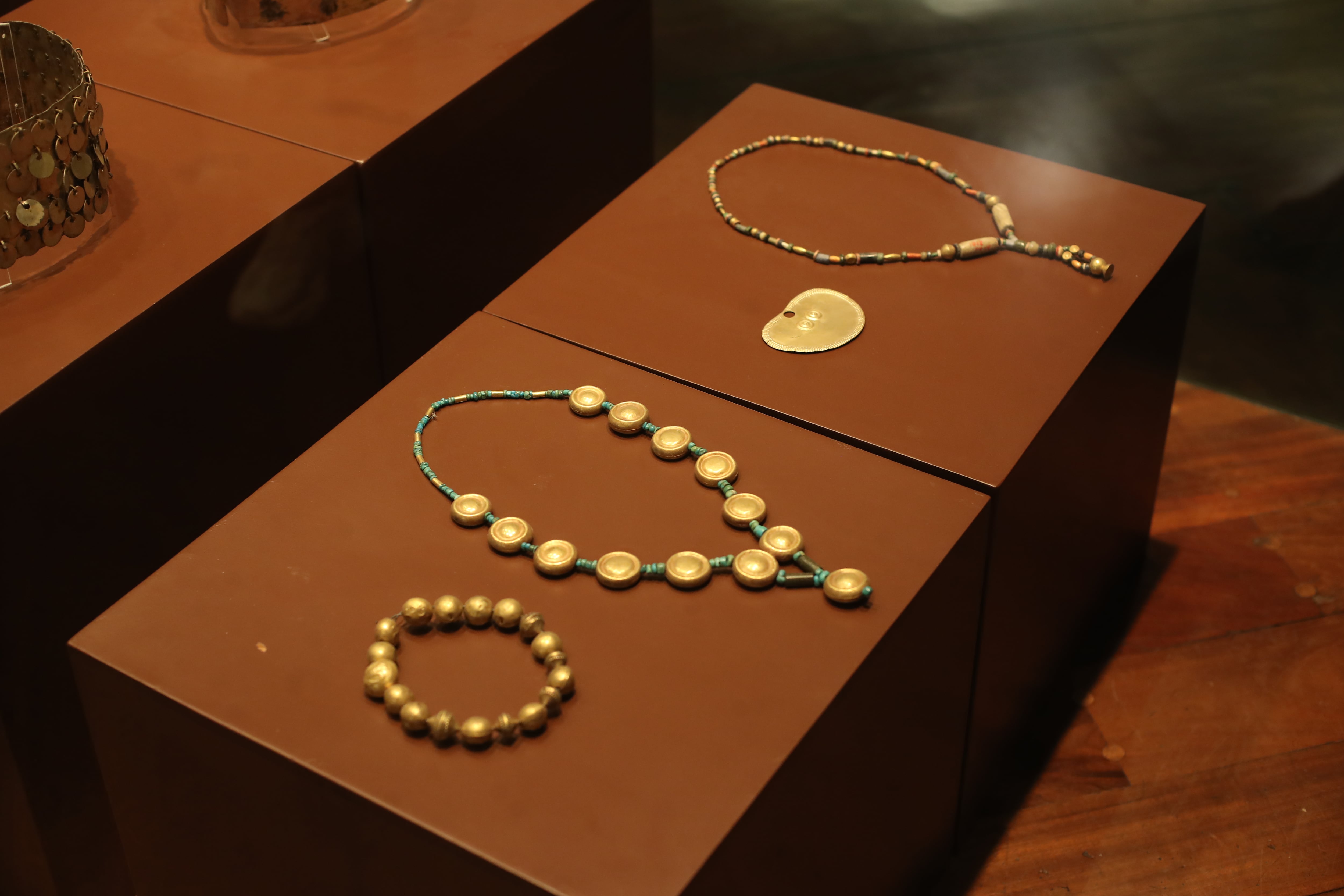 Se combinaba la sonoridad de las piezas con el brillo de los metales (oro y plata) para transformar simbólicamente al líder. (Foto: Jesús Saucedo / @photo.gec)