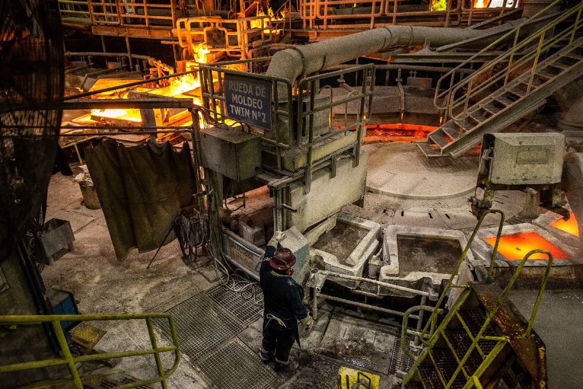 El área de fundición de la planta procesadora Codelco El Teniente en Machali, Chile.