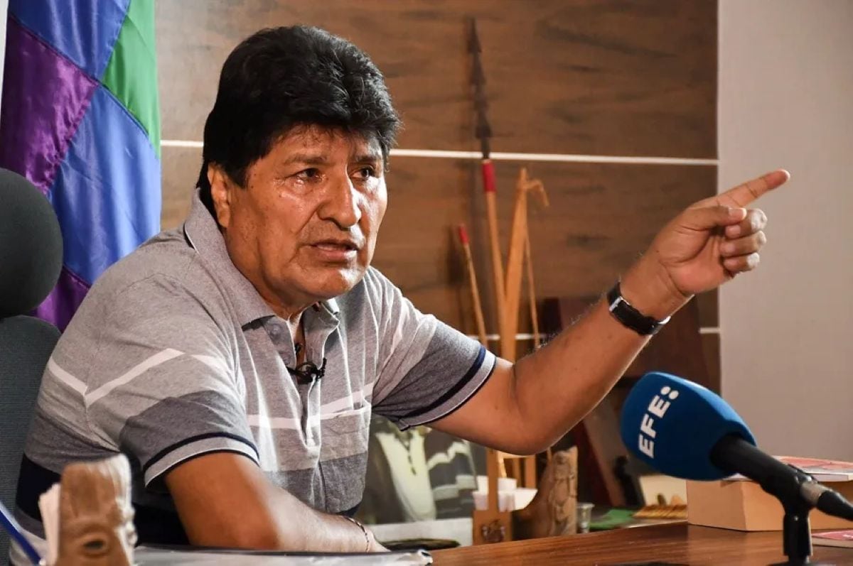 Seguidores de Evo Morales reforzaron los bloqueos en Cochabamba ante el temor de una posible captura del exmandatario. Foto: EFE.