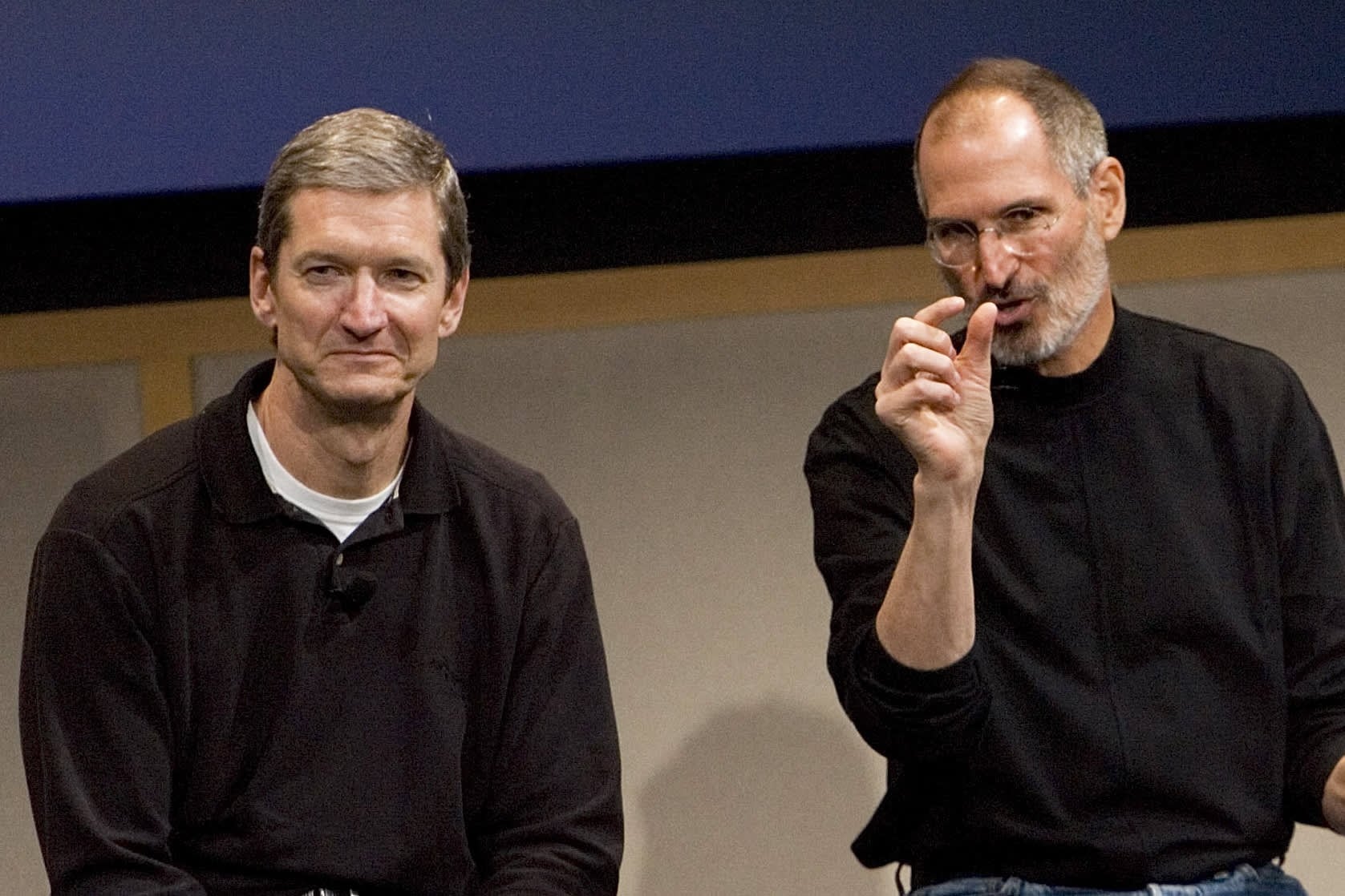 Tim Cook y Steve Jobs. | (Foto: Getty Images)