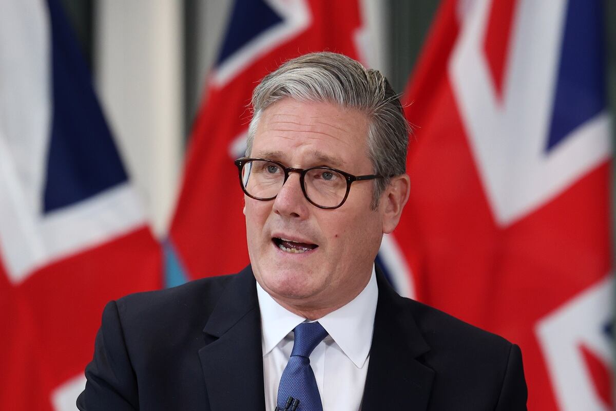 En una reunión del Consejo de Ministros de emergencia, el primer ministro británico Keir Starmer exigió a Israel que se comprometa con un proceso de paz a largo plazo. (Foto de EFE/EPA/ANDY RAIN)