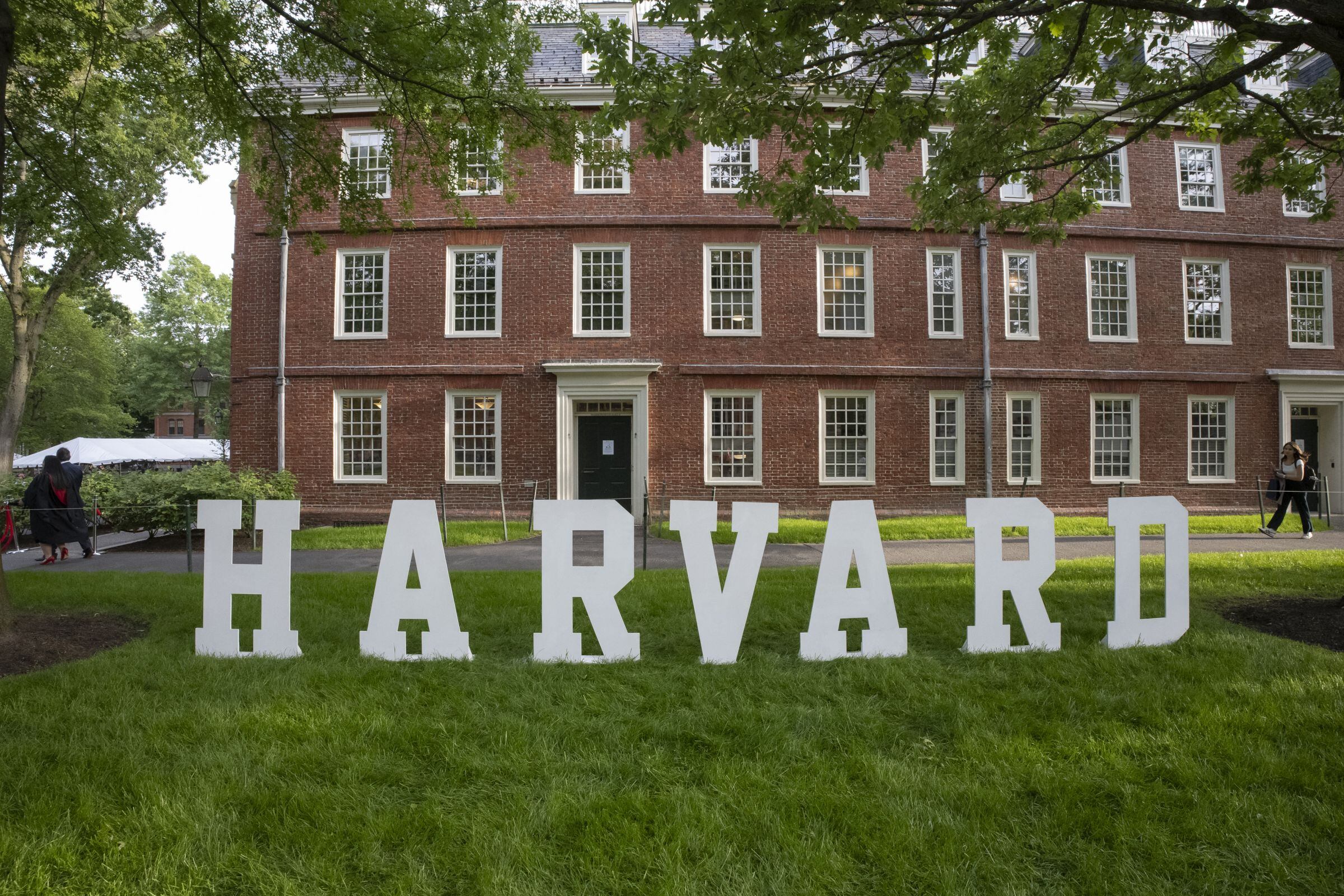 Harvard es una de las universidades más prestigiosas del mundo y miles de estudiantes de todos los países solicitan una inscripción allí (Foto: AFP)
