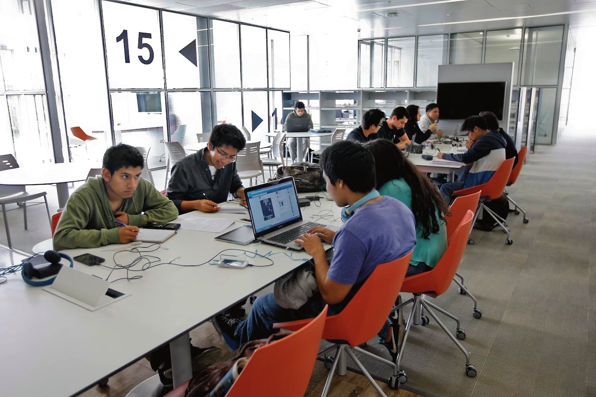 La resolución de la Sunedu establece que los estudios de pregrado de educación a distancia o no presencial no podían superar el 80% del total de los créditos de las mallas curriculares, por lo que se elimina el 100% de virtualidad. (Foto: GEC)