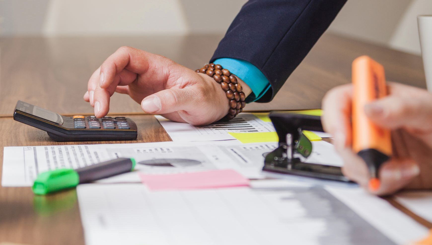 OBBBA cambia las reglas del juego: qué significan las nuevas preguntas del IRS sobre el Crédito Tributario para la Prima (Foto: Freepik)