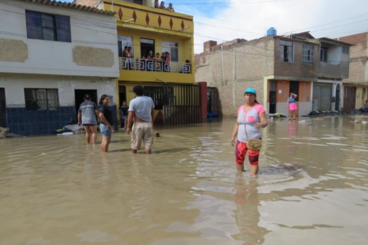 La falta de planificación urbana adecuada, sumada a la ocupación de zonas vulnerables, incrementa el riesgo de emergencias en varias ciudades del país. (Foto: Andina)