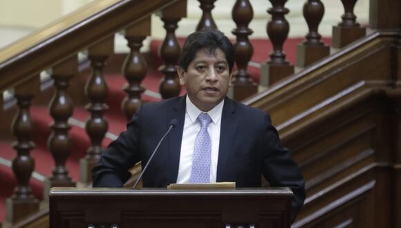 Josué Gutiérrez en su juramento como nuevo defensor del Pueblo ante el Congreso. Foto: GEC