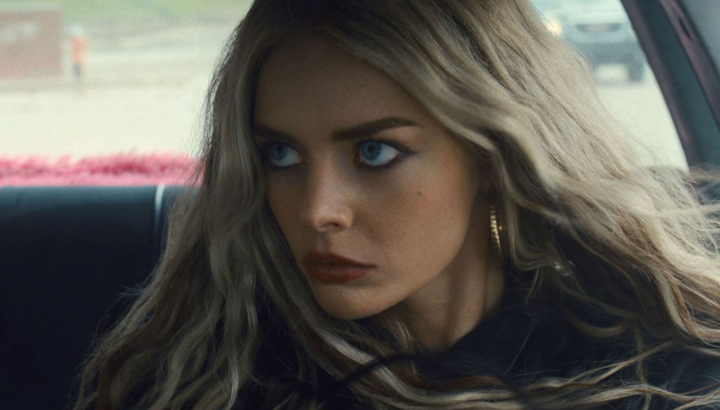 Samara Weaving es la protagonista de "Eenie Meanie", película sobre robos del director Shawn Simmons (Foto: 20th Century Studios)
