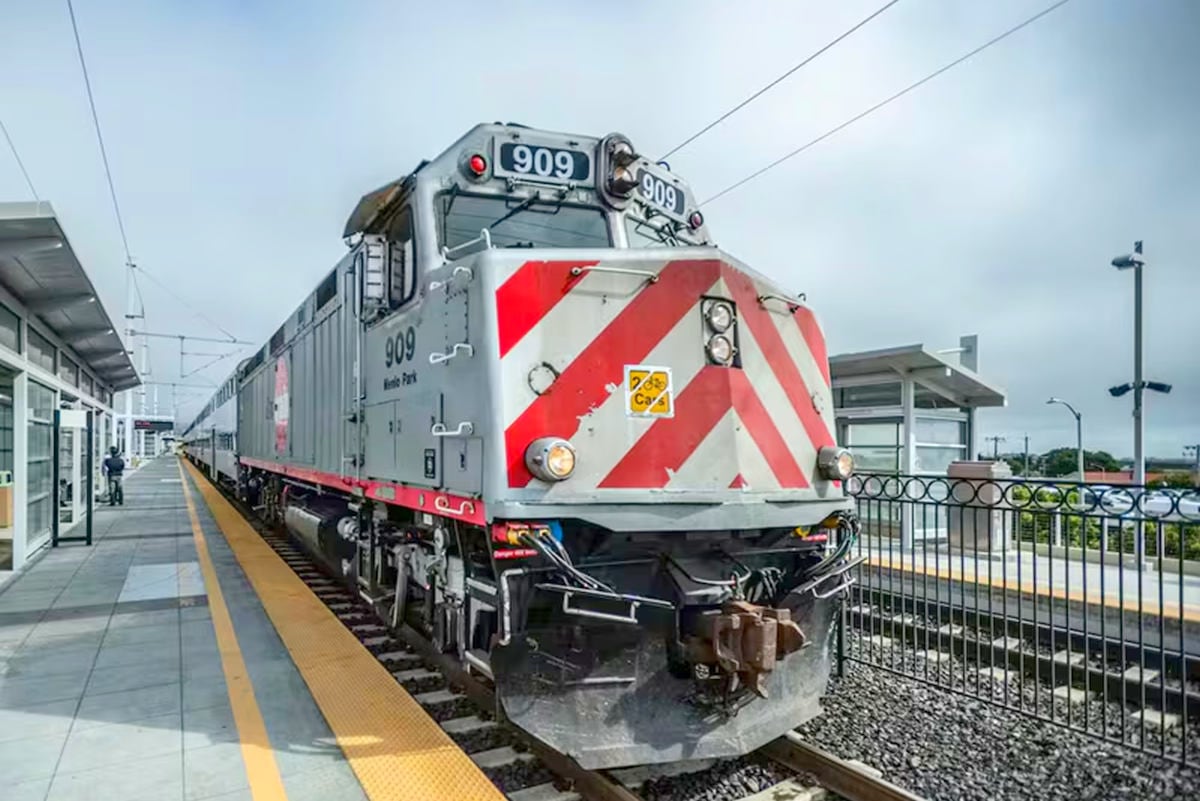 titular del MTC sostuvo que no se opone “de ninguna manera” a que se implementen transportes de sistema masivo como son los trenes. Foto: GEC.