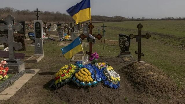 Un pueblo de Ucrania, atenazado por el dolor y la desconfianza