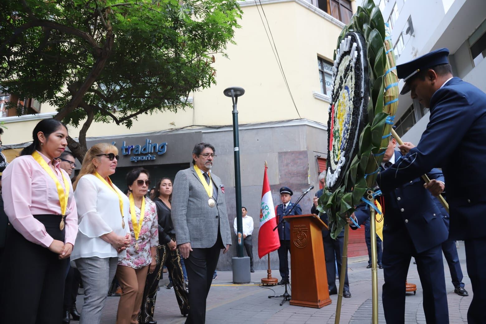 La ceremonia contó con la presencia del alcalde Carlos Canales, congresistas de la República, altos mandos de las FF. AA. Vanesa Quiroga Carbajal, ex niña símbolo de la paz y víctima de Tarata, entre otros. Foto: Difusión.