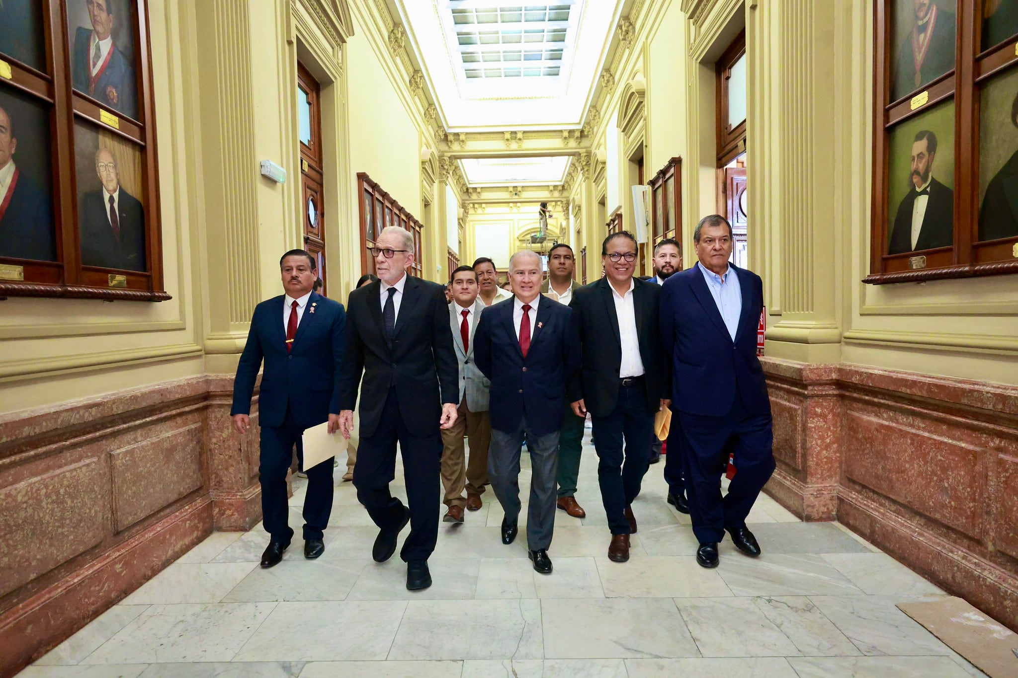 Roberto Sánchez, Jorge Nieto, Alfonso López Chau y Ricardo Belmont, excandidatos presidenciales, saludaron la conformación de listas de oposición en Senado y Cámara de Diputados. (Foto: Congreso)