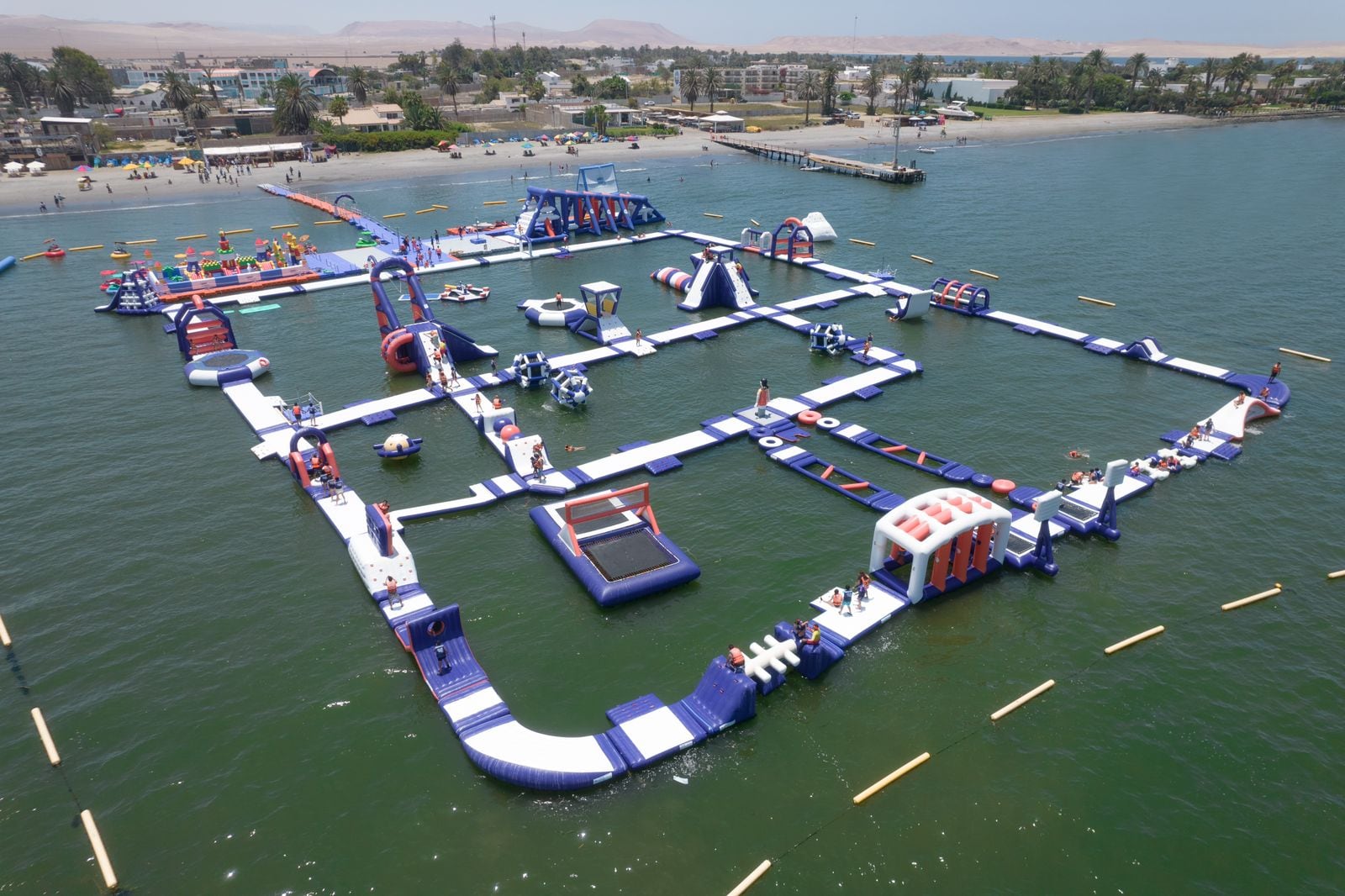 Alrededor de 9,000 personas visitaron mensualmente el parque acuático de Paracas. Foto: Yaku Park