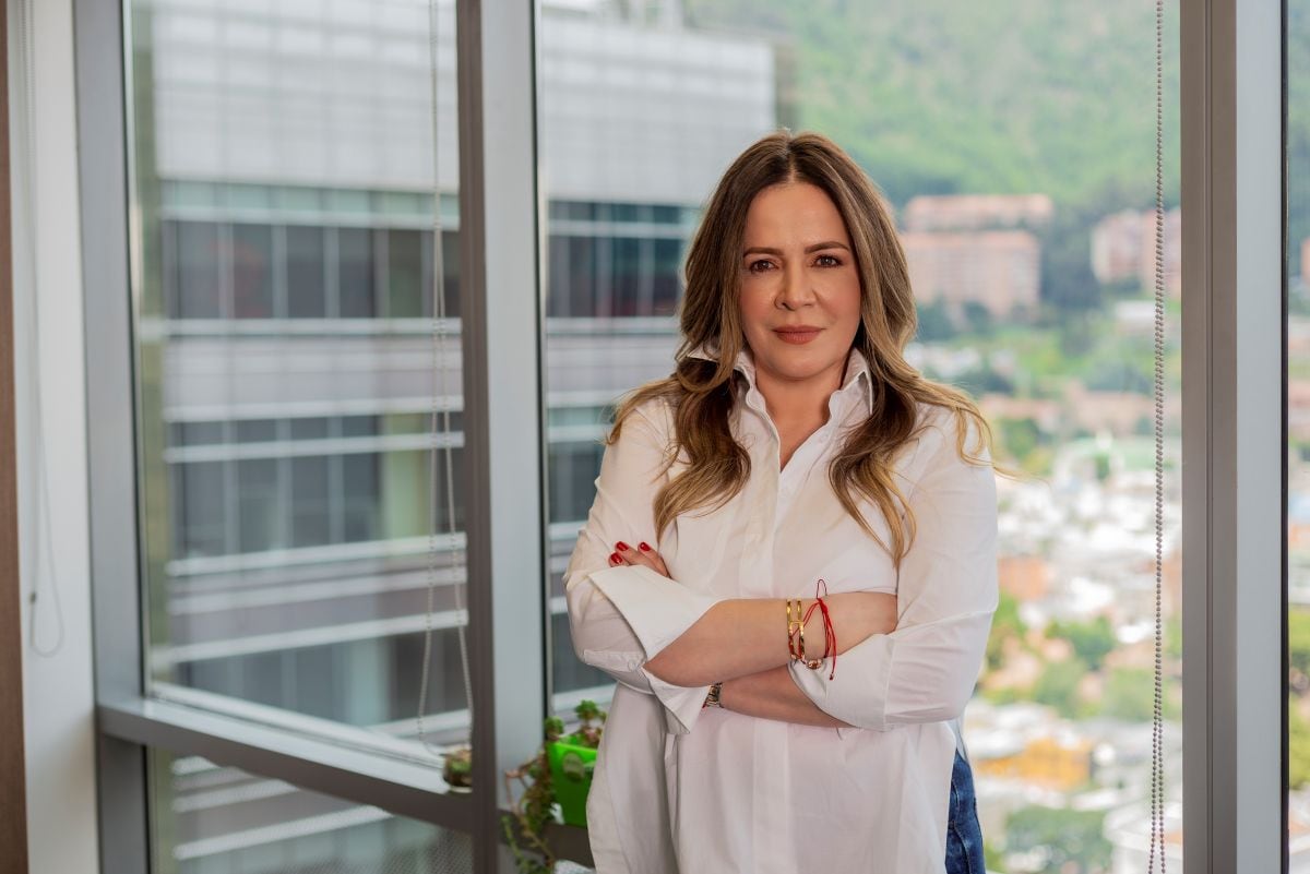 Martha Ardila, directora general de Red Hat en Perú, señaló que la demanda de nube híbrida creció 600% en pocos meses y que hoy las empresas priorizan agilidad sobre reducción de costos. Foto: Red Hat.