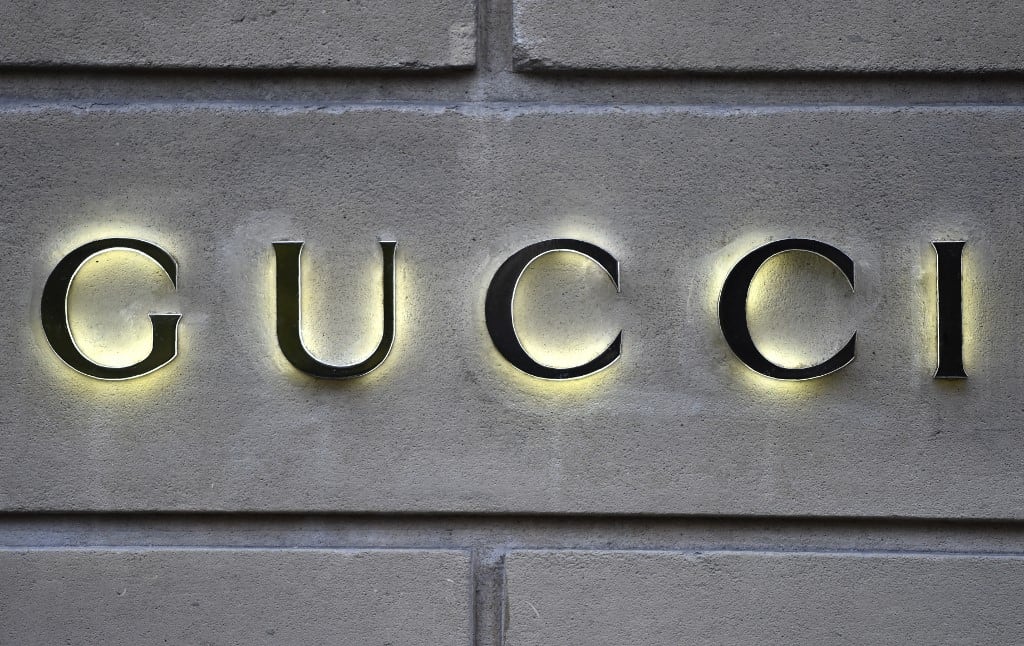 (FILES) This picture taken on December 19, 2017 shows a logo outside the fashion house and luxury goods Gucci shop on the Avenue Montaigne in Paris, ahead of Christmas. French luxury group Kering vowed on April 26, 2026 to "reignite desirability" of its flagging Gucci label, once the jet set's most coveted brand, as it seeks to turn around its financial performance. (Photo by STEPHANE DE SAKUTIN / AFP)