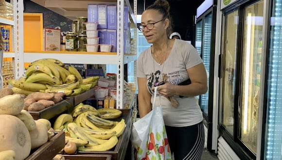 Los depósitos SNAP sirven para comprar alimentos nutritivos (Foto: Camille Camdessus / AFP)