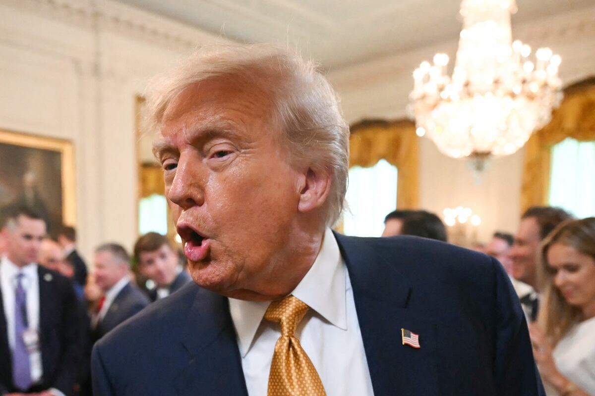 El presidente de Estados Unidos, Donald Trump en la Sala Este de la Casa Blanca en Washington, D.C., el 16 de julio de 2025. (Foto de ANDREW CABALLERO-REYNOLDS / AFP)
