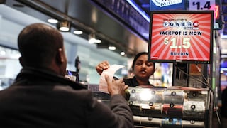Powerball: una mujer afirma ser la ganadora del jackpot de un billón dólares y está su reacción