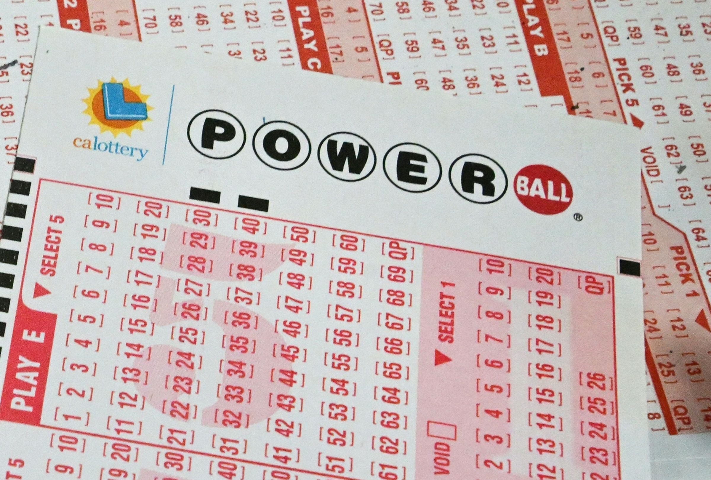 En esta nota conocerás los resultados del sorteo del Powerball del lunes 11 de mayo y descubrir si alguien se quedó con el premio mayor. (Foto: Frederic J. BROWN / AFP)