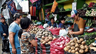 Suben a 46.6% los hogares peruanos con ingresos insuficientes para cubrir los gastos del mes