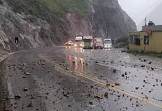 Disponen el cierre total de la Carretera Central por la caída de rocas y tierra