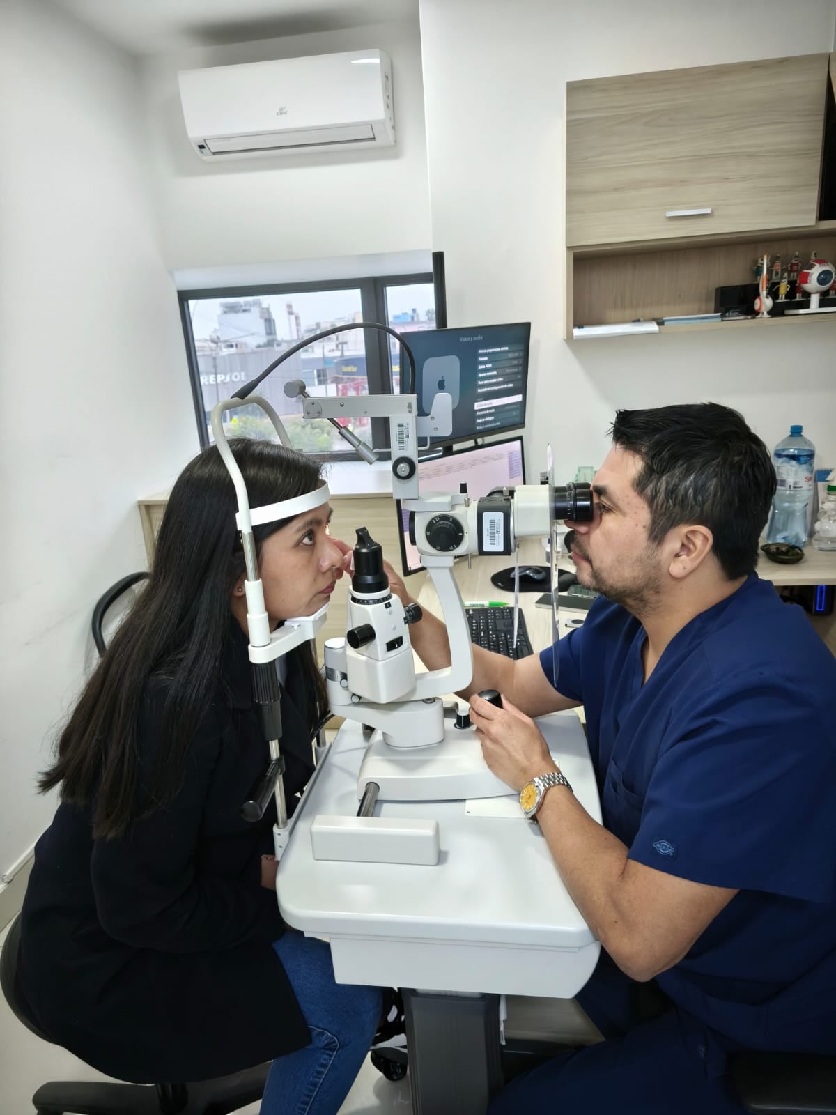 Fatiga visual por uso de pantallas: ¿qué medidas ayudan a prevenir el cansancio ocular?